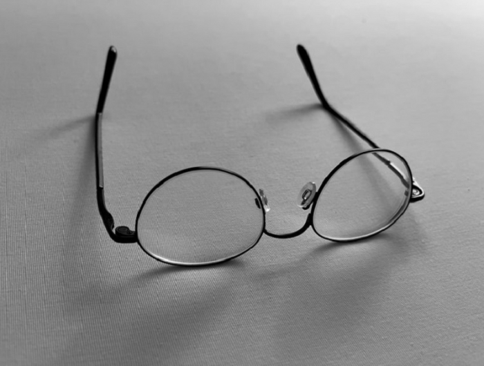 frisuren ab 50 mit brille beispiel brillenrahmen wählen