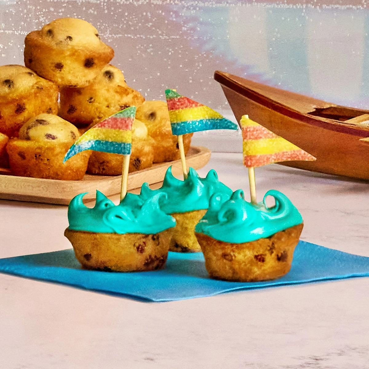 geburtstagsessen ideen muffins dekroiert mit blauer buttercreme littlebitessnacks