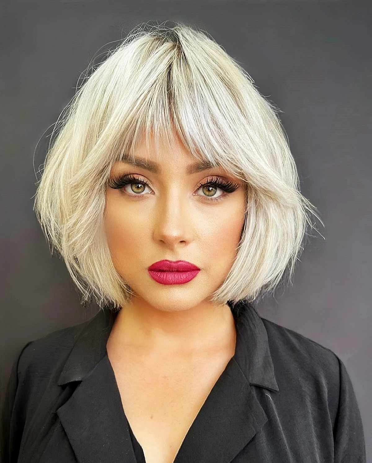 kurzer bob mit pony blonde bob frisur mit wispy bangs 2024 rachelwstylist