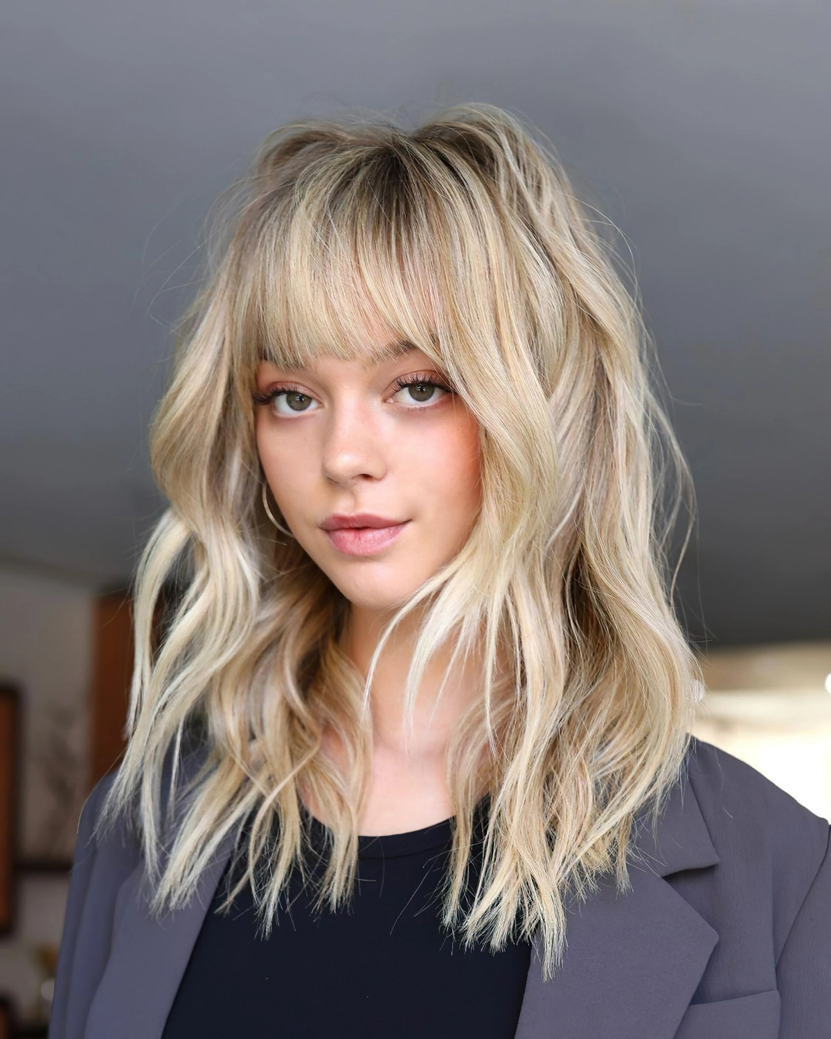 long bob mit pony 2024 trenddige damenfrisuren blonde haare hirohair