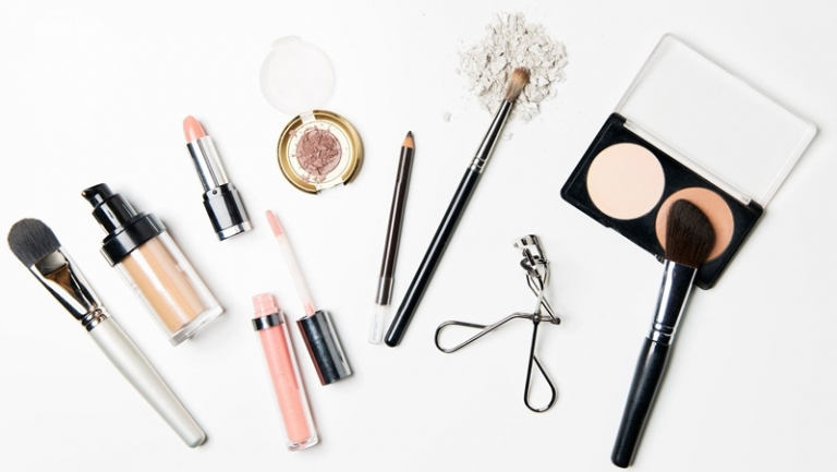 Wie Bekomme Ich Make Up Flecken Raus Make-up Flecken entfernen: So bekommen Sie jede Art von Make-up raus