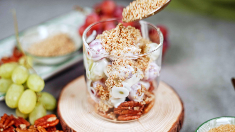 salat mit trauben rezept traubensalat rezept glas mit traubensalat fuellen gemahlene pekannuesse