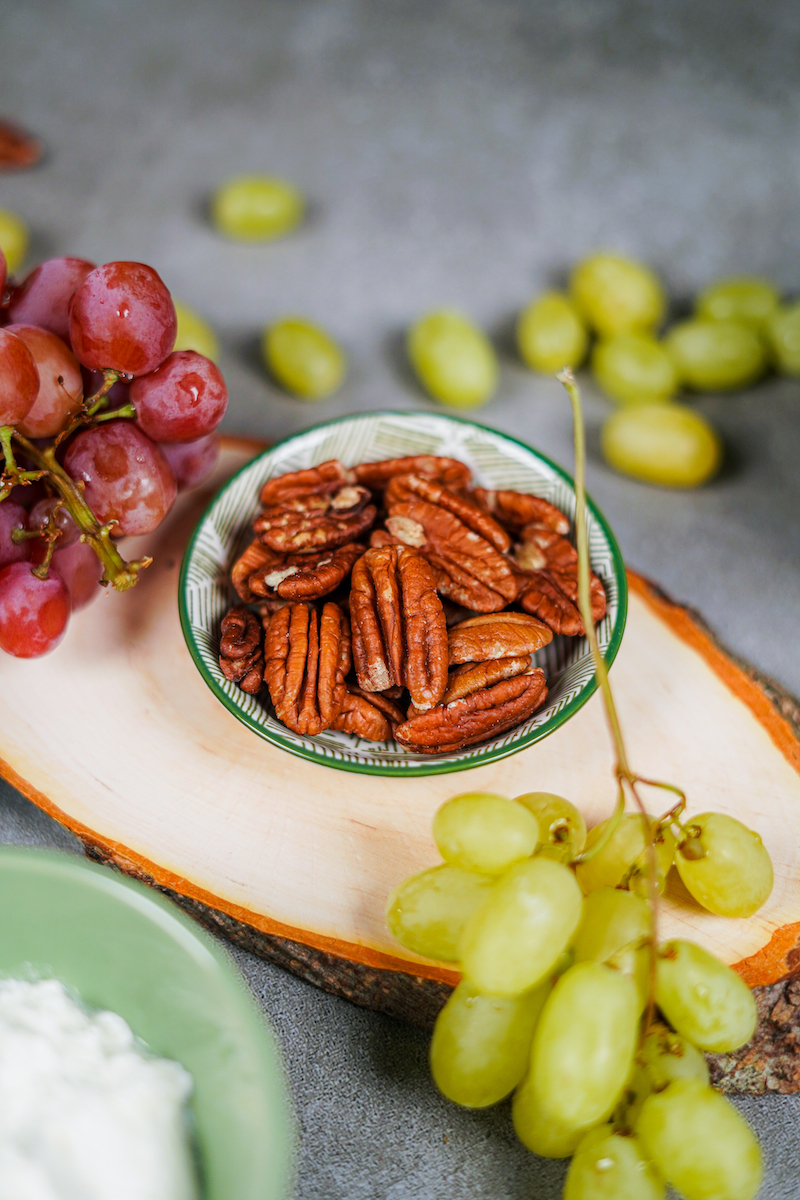 salat mit weintrauben weintrauben salat traubensalat mit feta ganze pekannüsse weiße trauben