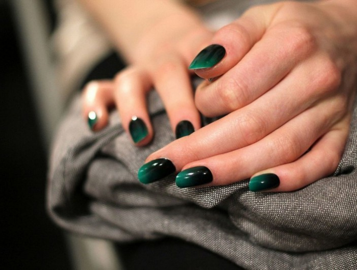 sind gelnägel im trend welcher nagellack ist trend emeraldgrün ombre nagellack