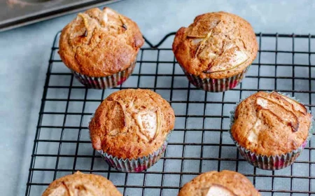 weihnachtsmuffins joghurt muffins muffins apfel gebackene apfel zimt muffins auf backofen gitter kühlen