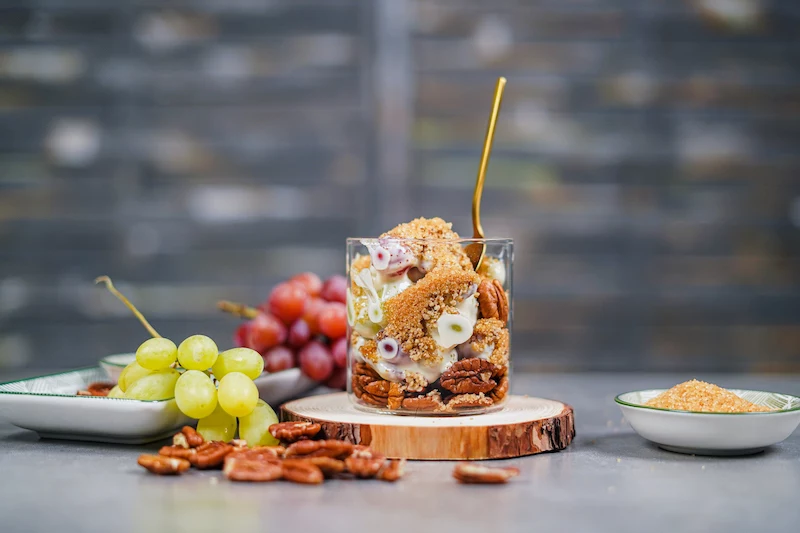 weintrauben feta salat traubensalat rezept salat mit trauben pekannuesse frischkaese in glaeser