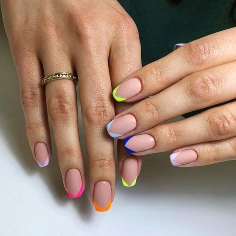 welche nagellackfarben sind 2022 im trend french nails 2022 minimalist mit farben