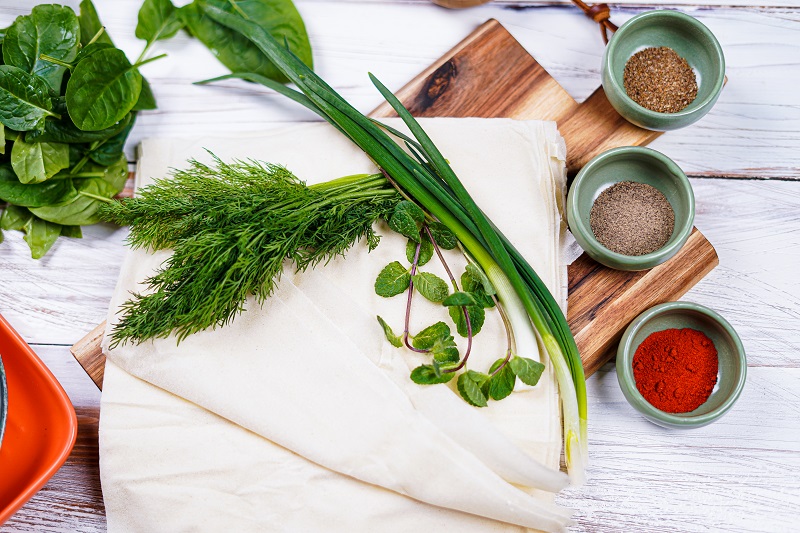 auflauf mit filoteig frehlingszwiebeln