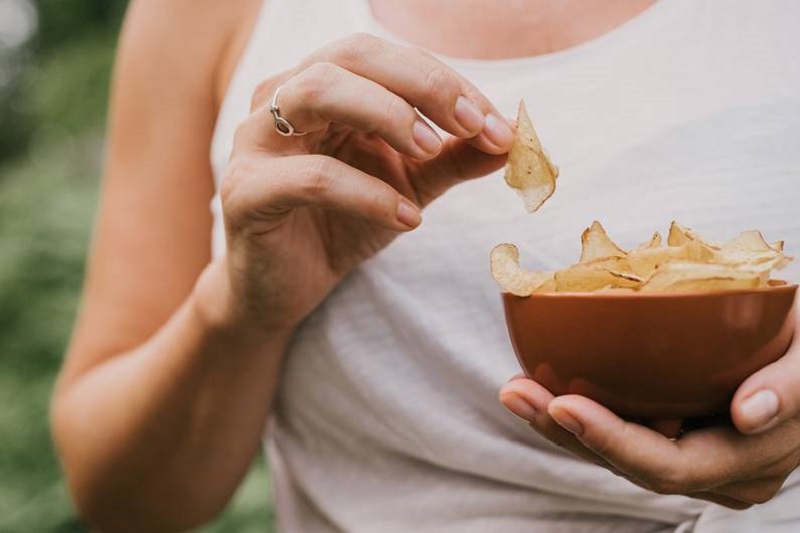 fettloeser hausmittel vor dem tv chips essen