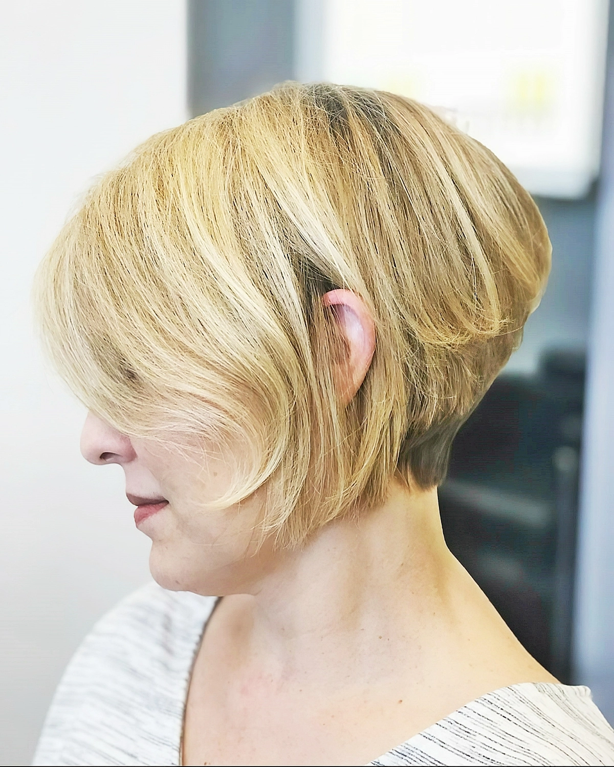 frisuren fuer frauen ab 50 jahren gestufter bob blonde haare thehairartista