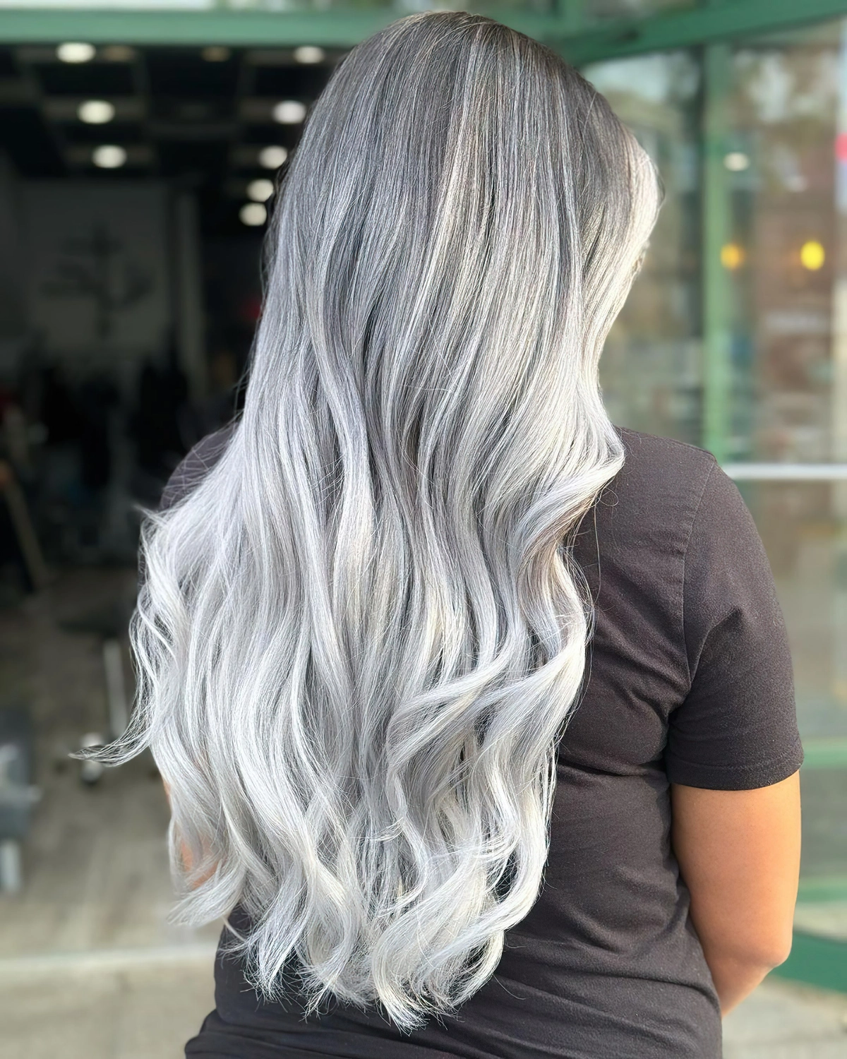 haare grau faerben lange maehne balaage silberne haare xcellenthairsquare