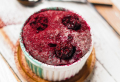 Tassenkuchen Rezept mit Brombeeren: Das leckerste Mug Cake!