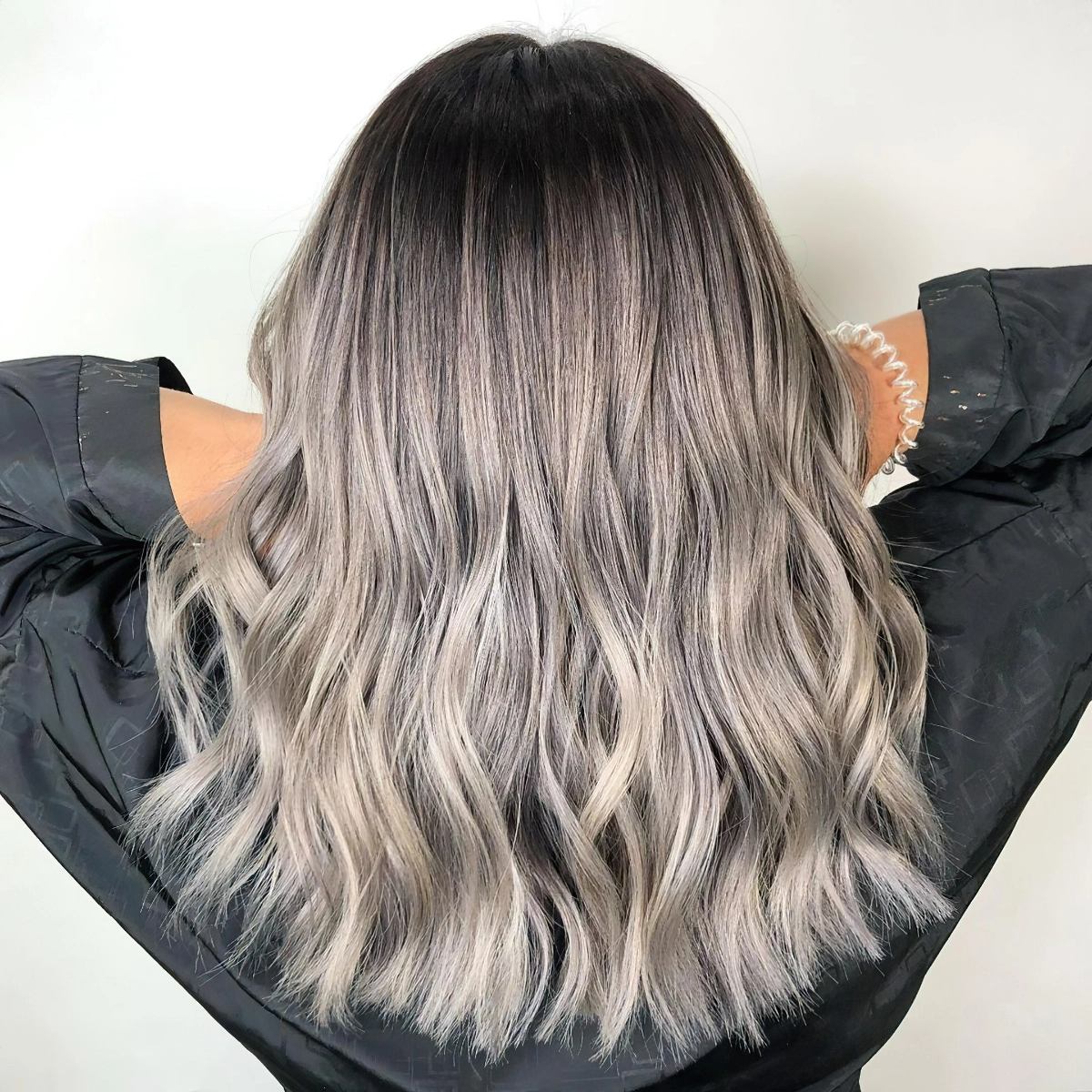 straehnchen braune haare haarfarben trends 2024 balayage braun grau xcellenthairsquare