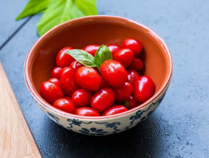 tomaten duenger selber machen rote cherry tomaten in schale