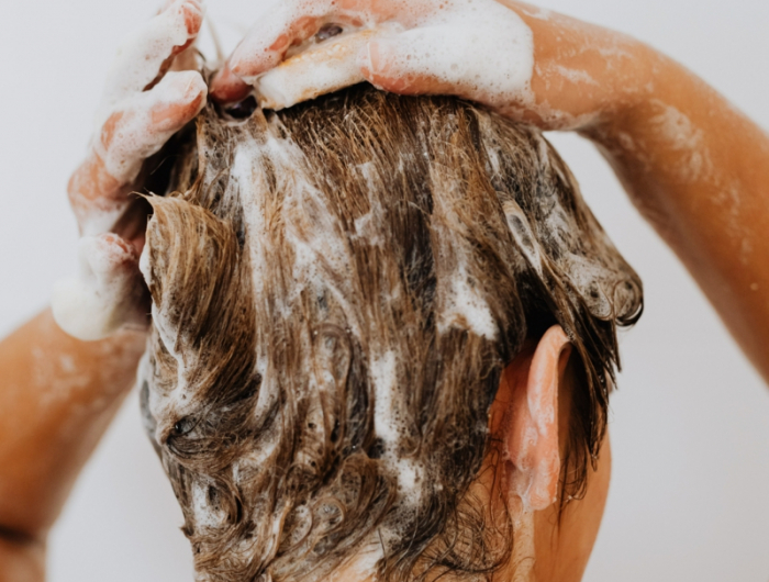 5 haarpflege tipps mit nassen haaren schlafen krank