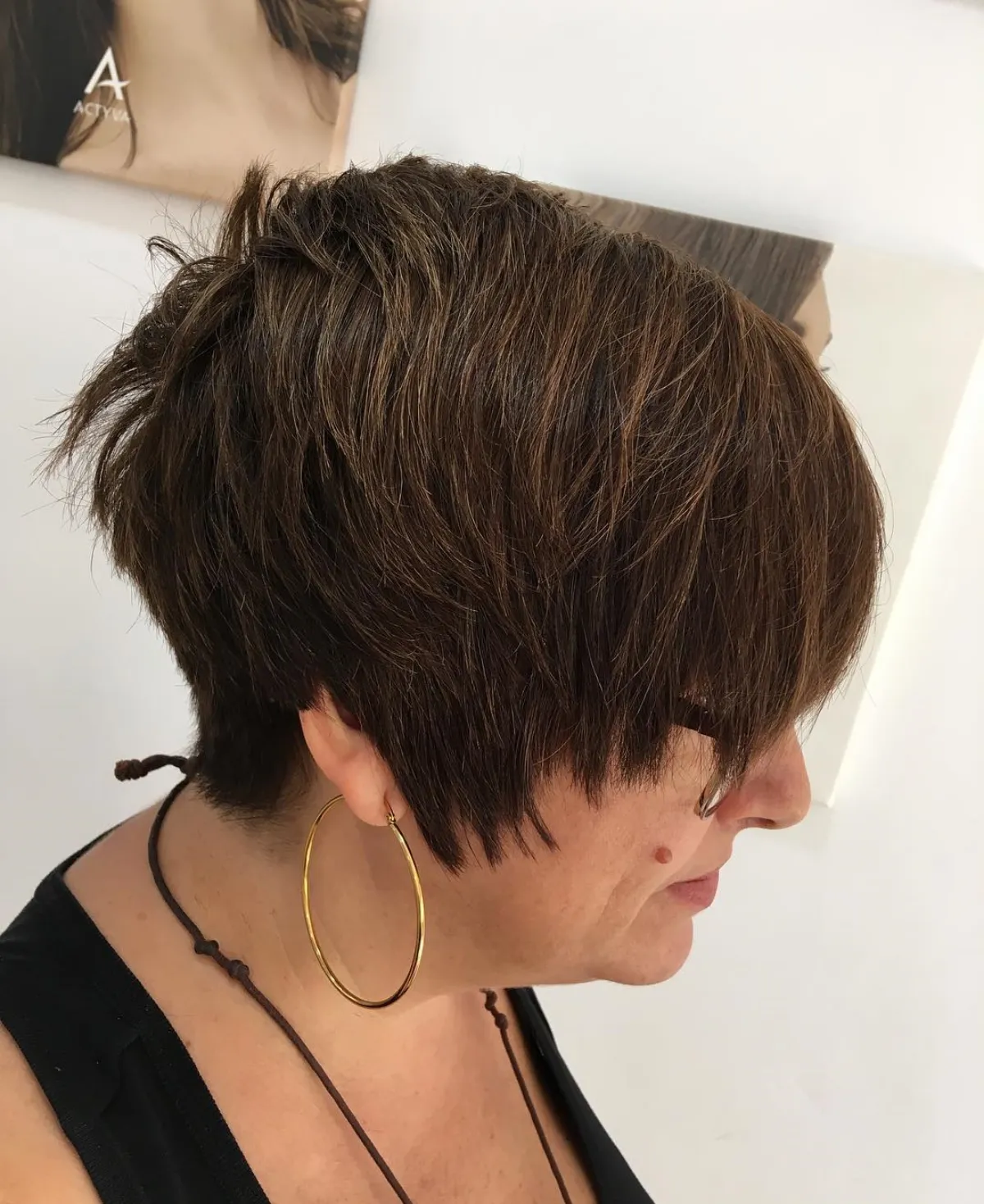 frisuren für frauen ab 60 mit brille pixie cut kurz