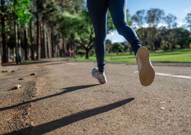 joggen an der frischen luft hilft gegen fruejahrsmuedigkeit