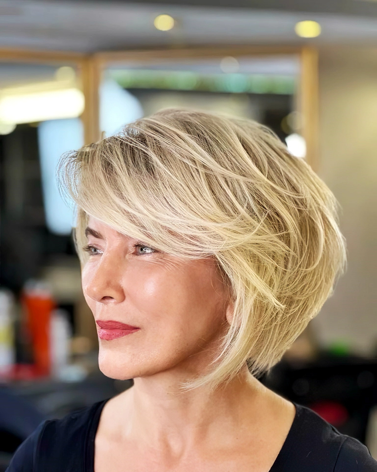 kurzhaarfrisuren fuer feines haar ab 50 volumen bob asymmetrische frisur mit pony we professional