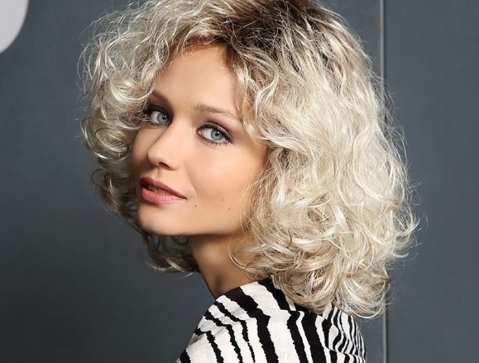 leichte dauerwelle bei daennen haaren blond mit dunklem ansatz