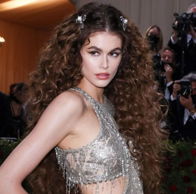 kaya gerber botticelli waves met gala 2022 renaissance haar langes haar frisuren bilder