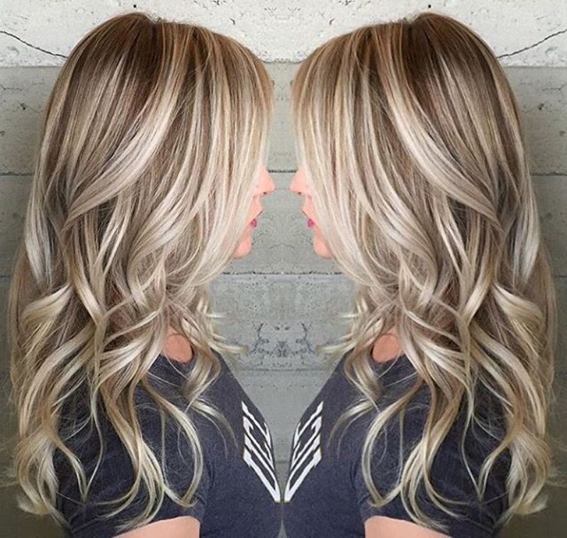 butterfly haarschnitt glattes haar highlights aschblond blond