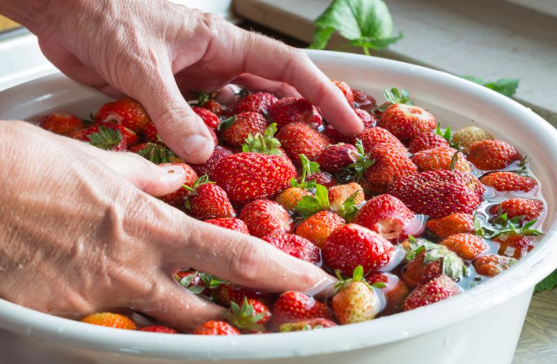 erdbeeren haltbar machen mit apfelessig natron und wasser