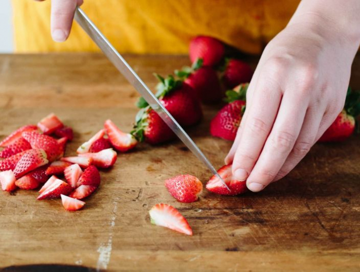 erdbeeren zubereiten stiele entfernen
