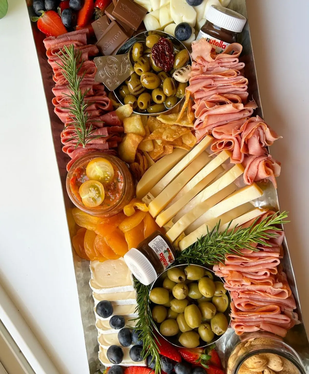fingerfood für party salami käse oliven