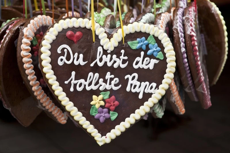 geschenke zum vatertag geschenk vatertag aeltere menschen lebkuchen mit ueberschrift du bist der tollste papa