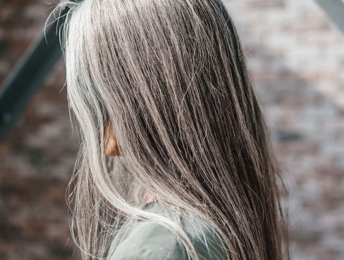 graue haare mit straehnchen aufpeppen lange haare