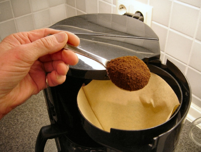 kaffeesatz kaffeemaschine fuer filterkaffee in der kueche