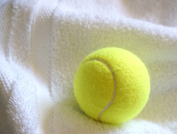 kann man kissen mit federn waschen kopfkissen waschen und trocknen gelbes tennisball gegen verklumpen
