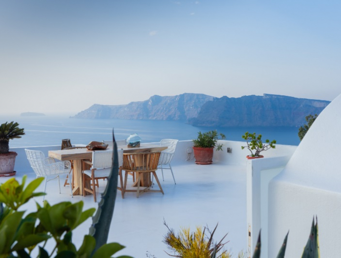 mediterrane balkonbepflanzung weisse terrasse mediterraner stil