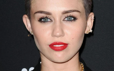 miley cyrus kurzhaarfrisuren mit undercut für frauen nach hinten gestylt