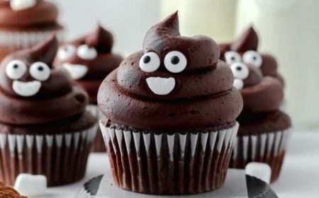 muffins für kindergeburtstag kacke emoji cupcackes mit schokolade leckere desserts backen mit rezept
