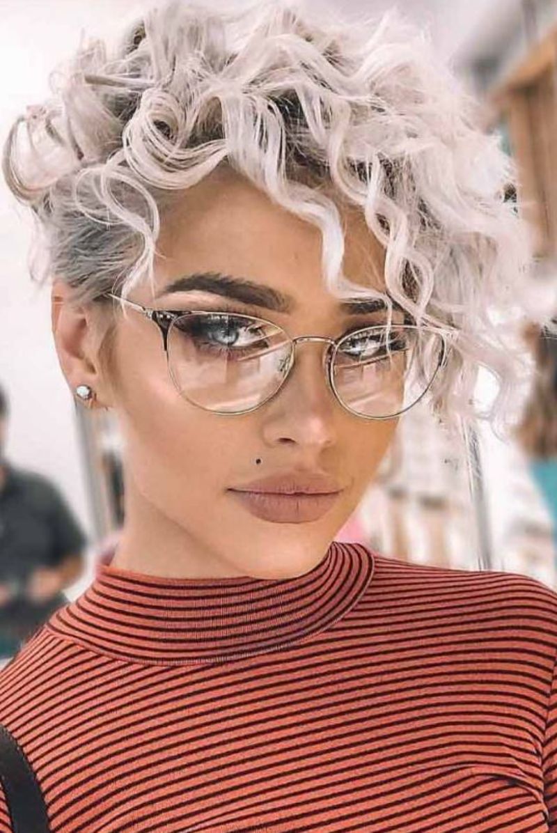 pixie nixie cut langem pony locken brille maedchen trendfrisur