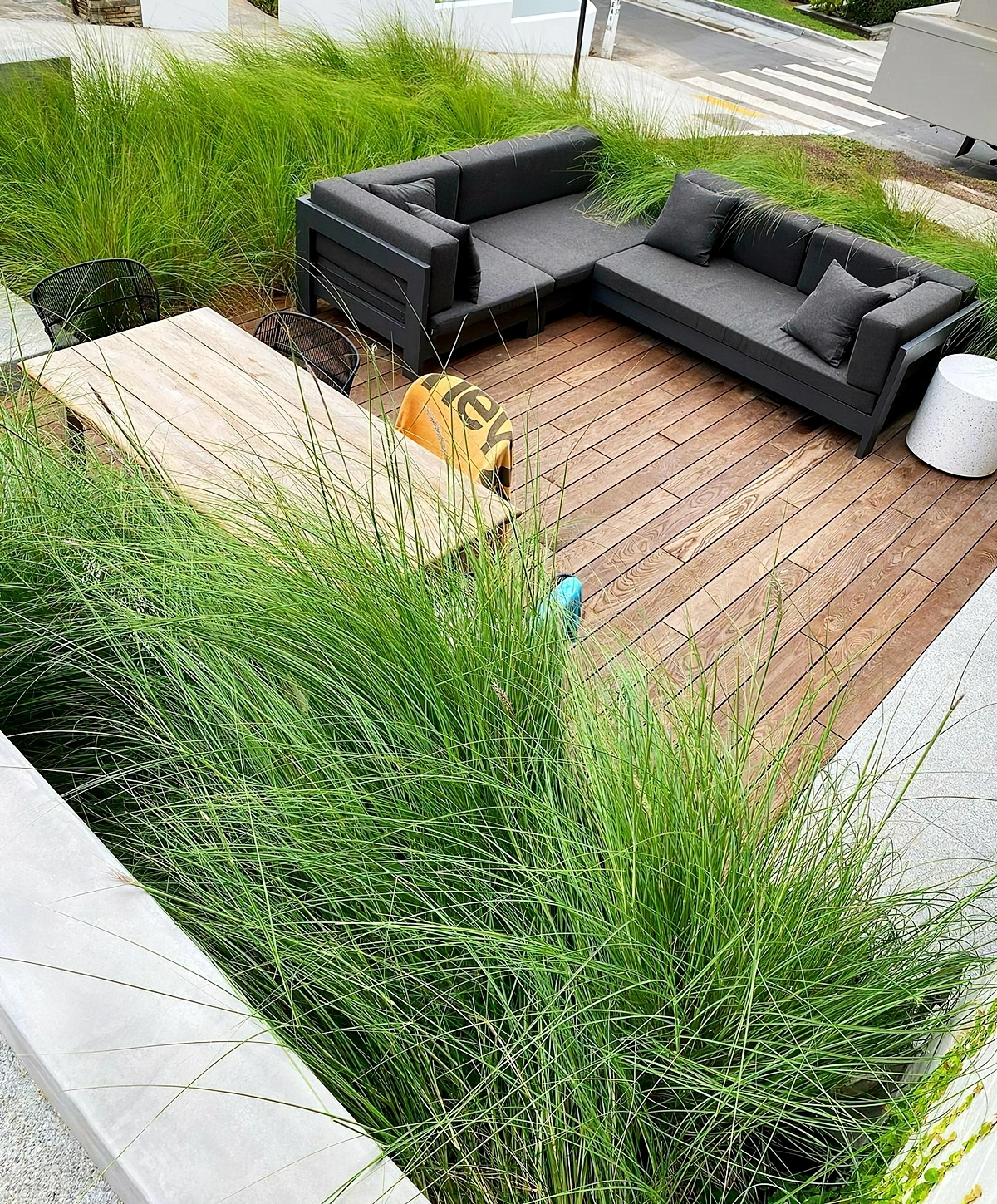 sichtschutz aus pflanzen schaffen im garten grosse graesser terrasse balkon joneslandscapes.la