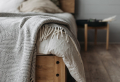 Massivholzbetten: Worauf müssen Sie bei der Auswahl eines Bettes achten?