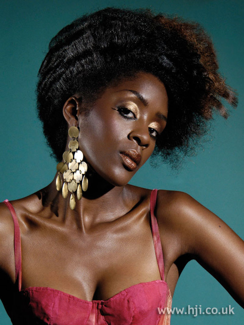 asymmetrischer afro für frauen styling tipps