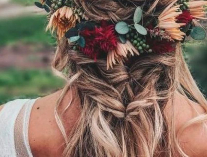 boho hair mit blumen hippie bömisch festival frisur für lange haare
