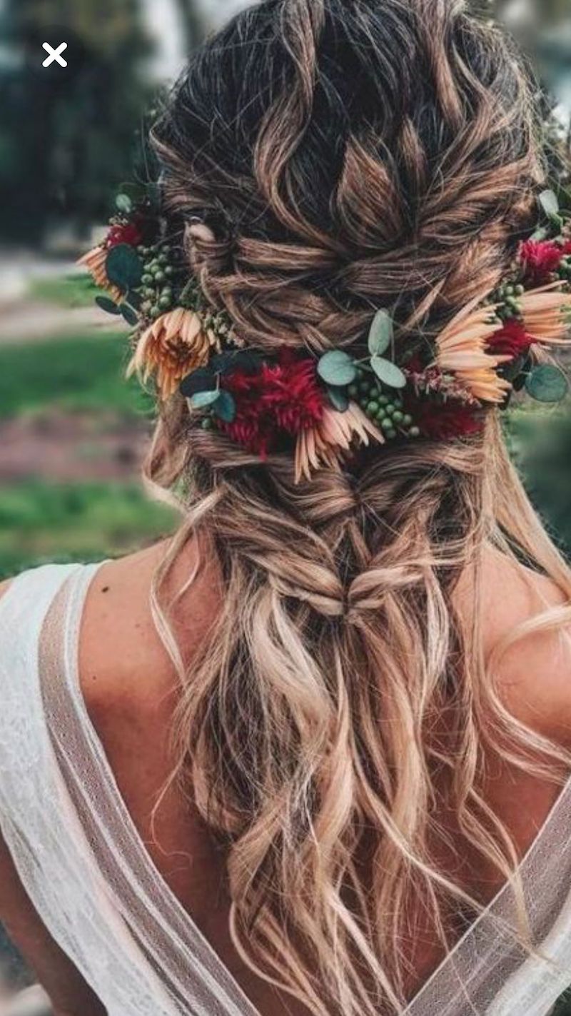 boho hair mit blumen hippie bömisch festival frisur für lange haare