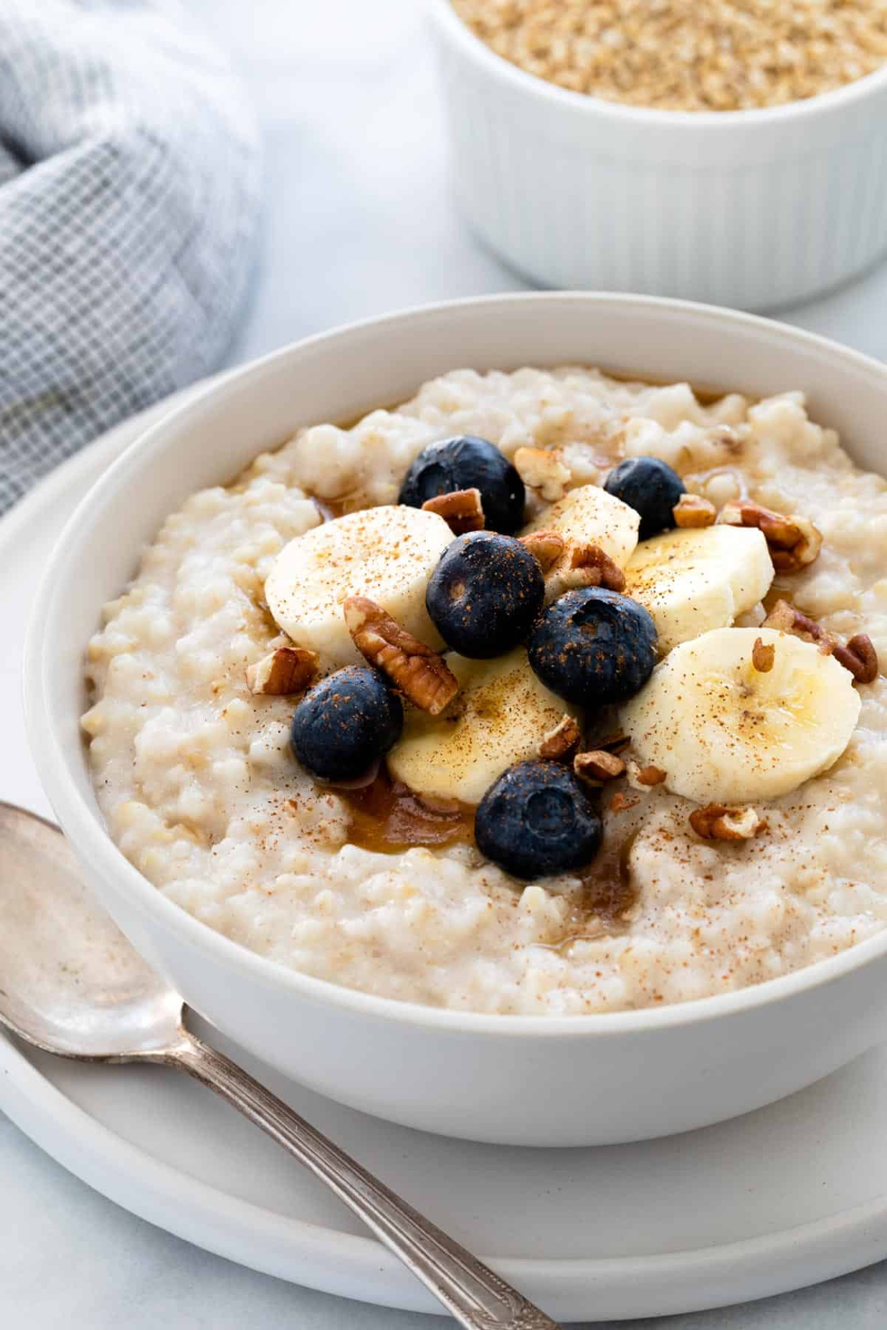 gesundes fruehstueck zum abnehmen low carb mit haferflocken und beeren