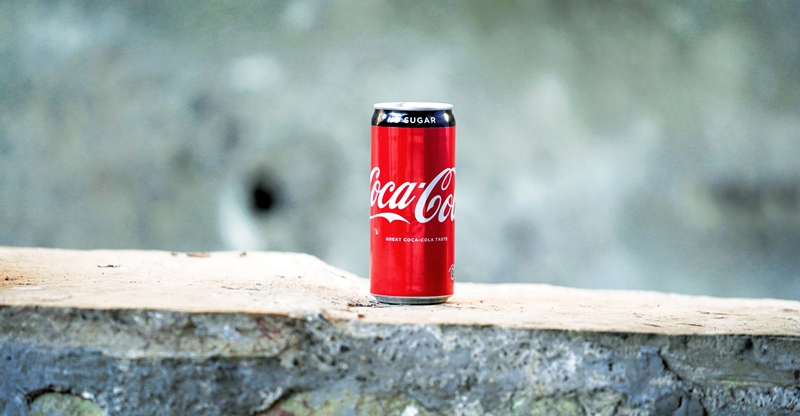 grill reinigen mit cola dose coca cola eingebranntes entfernen