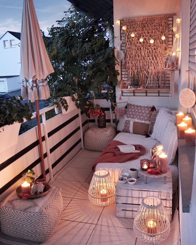 kleiner balkon ideen balkongestaltung mit beleuchtung