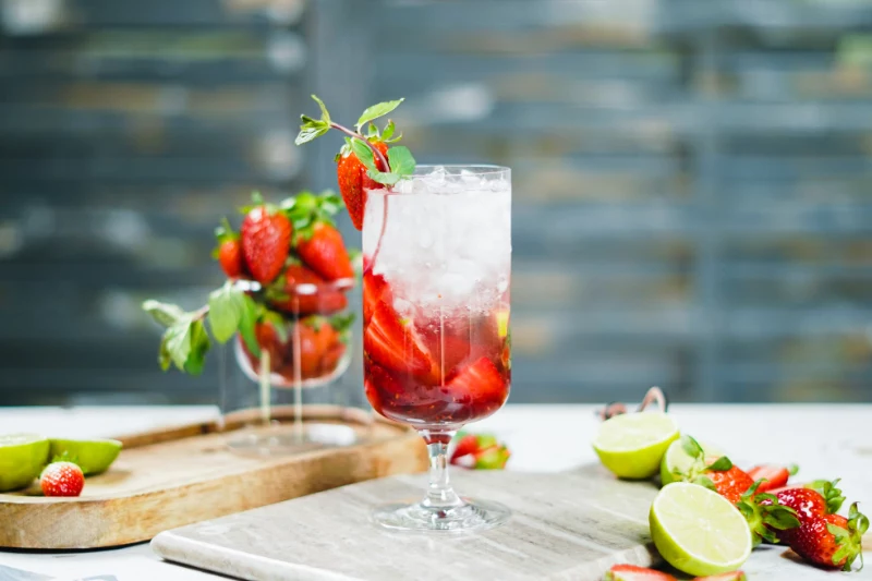 mojito strawberry cocktail rezept