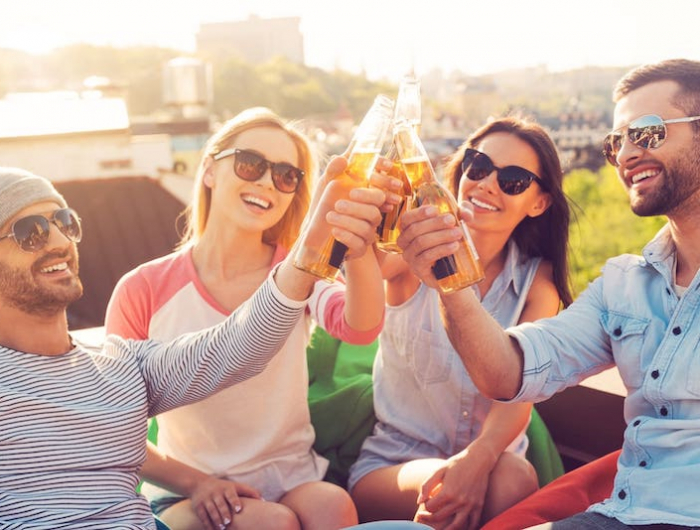 Lebenskniffe Bier öffnen ohne Flaschenöffner! Hier finden Sie einfache Methoden, um das zu tun