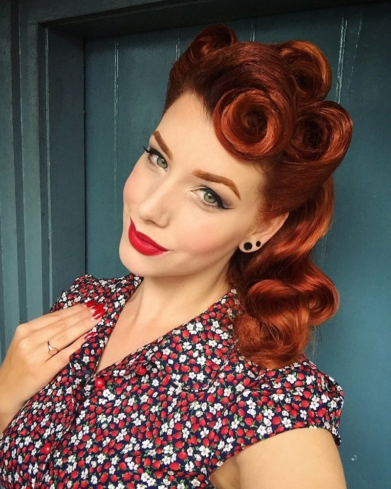 victory rolls rotes haar 1940er vintage haar