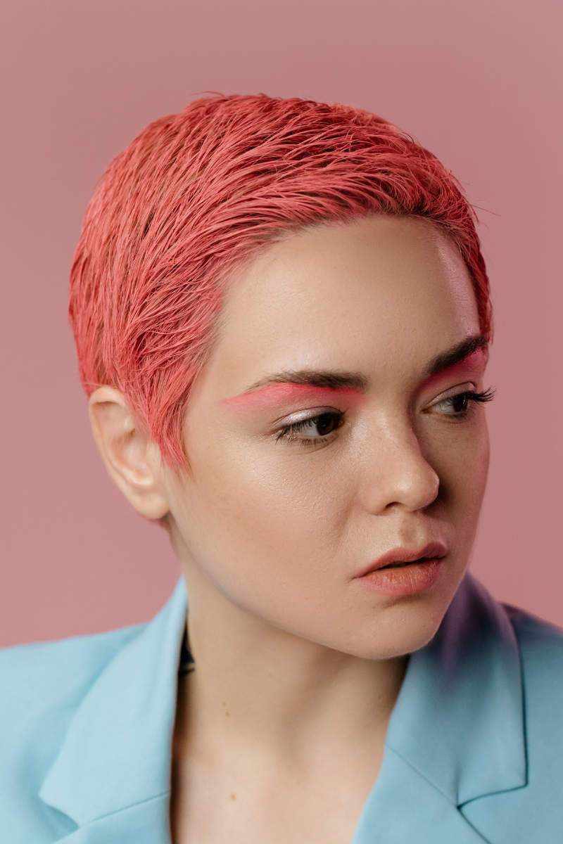 coloriertes haar kurze rosa haare trendige haarfarben