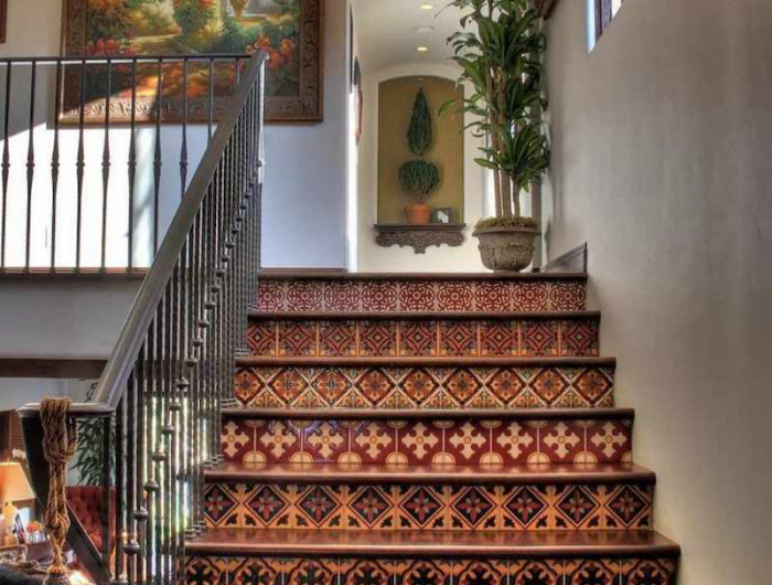 einrichtung mediterran mosaikfliessen auf treppen