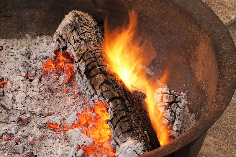 holzasche als vielseitiges hausmittel anwenden